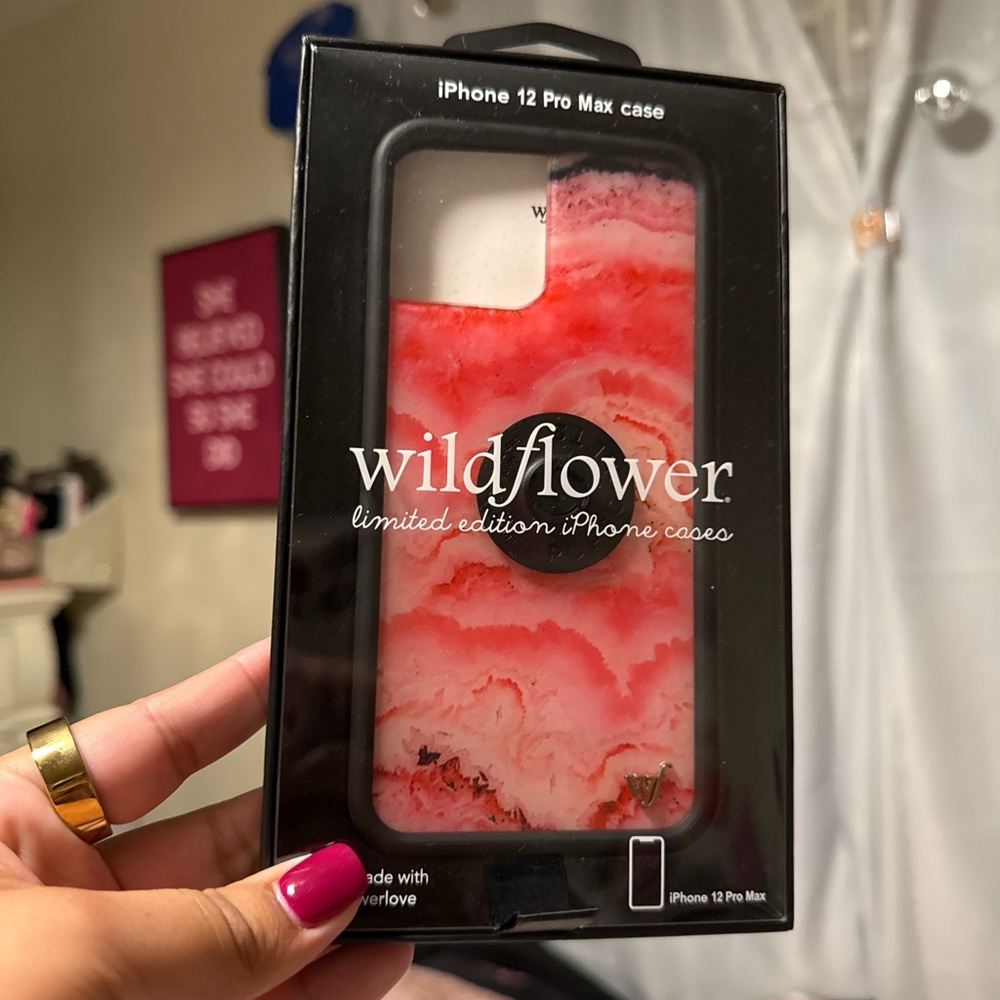 iPhone 12 Pro Max case with popsocket mount
